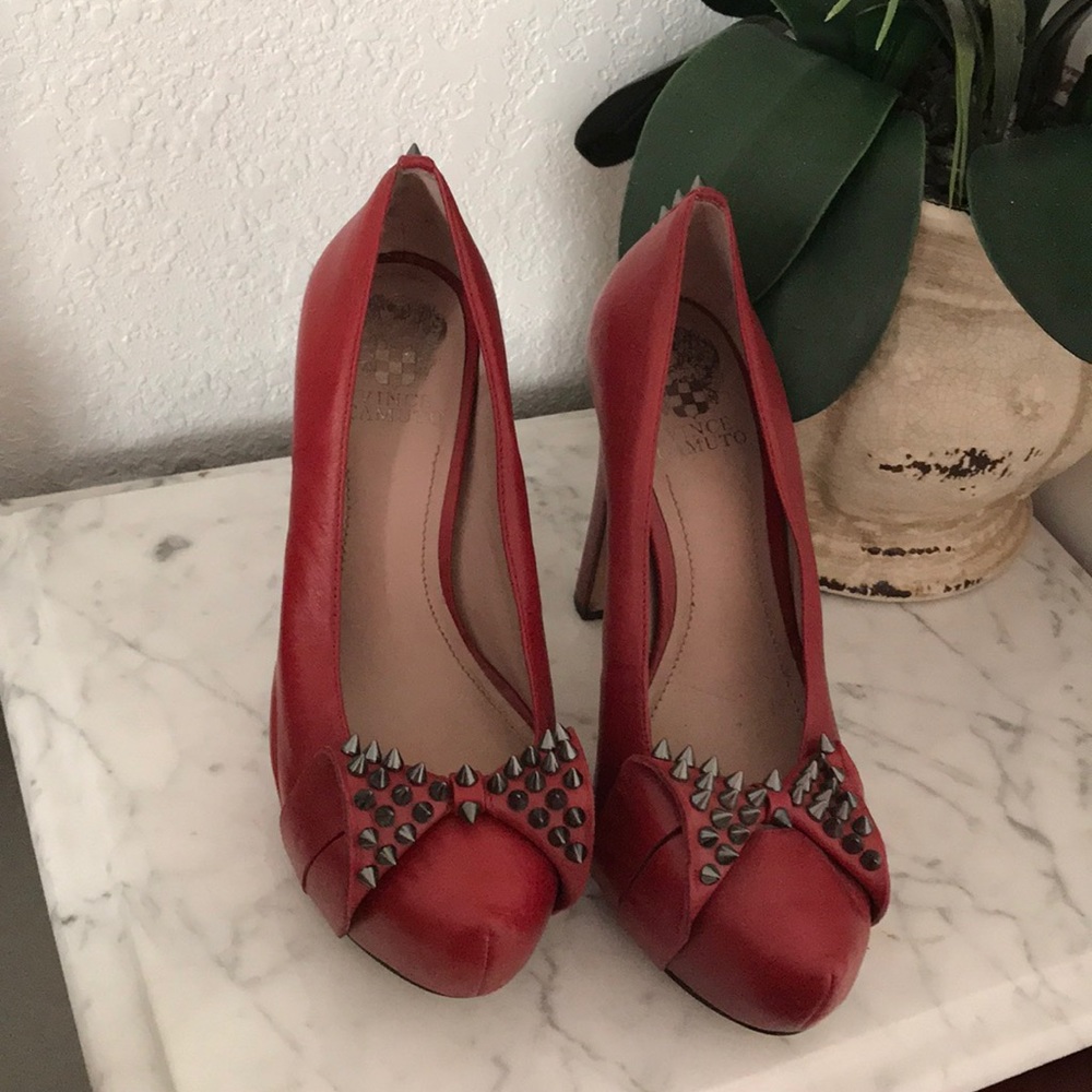 I’m selling a pair of read heels with a bow